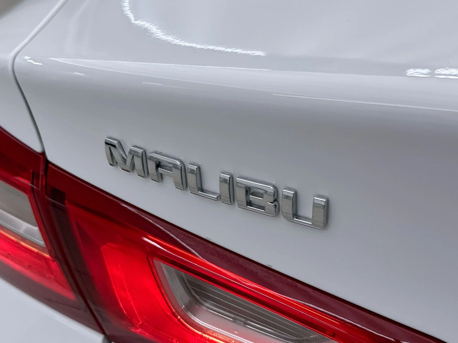 Used 2018 White Chevrolet LS image 37