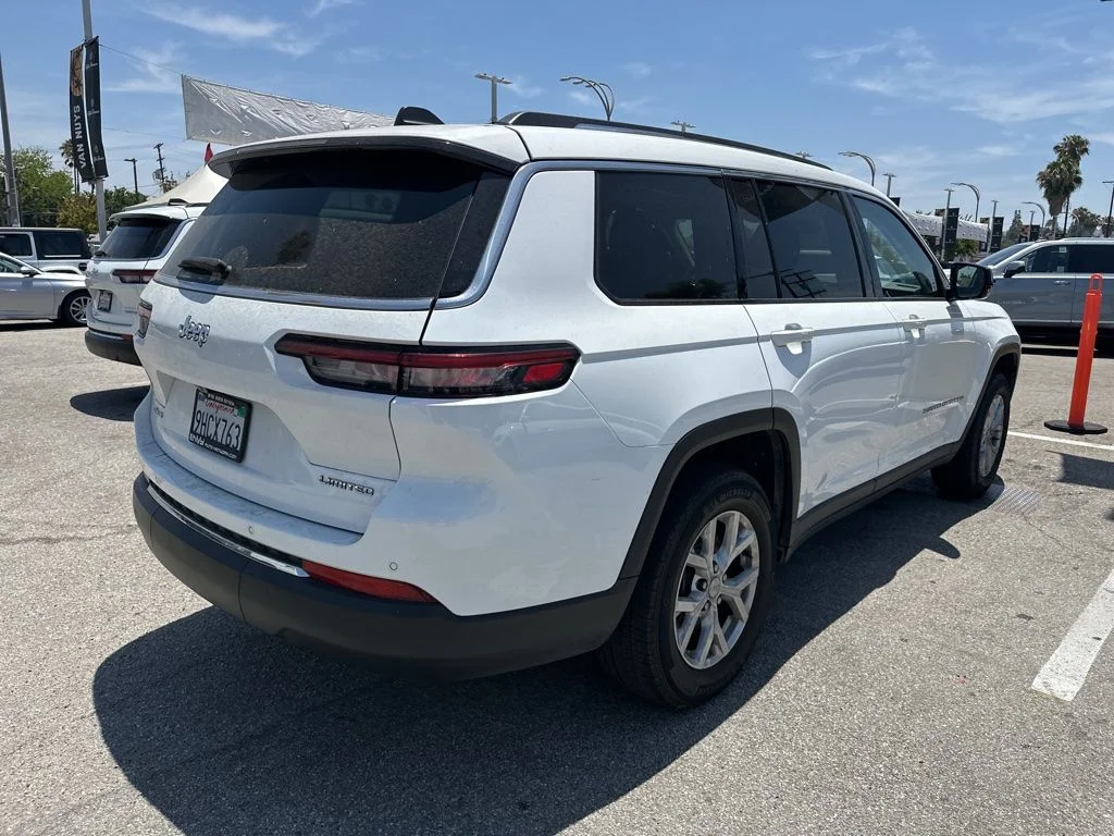 Used 2023 White/off-white Jeep Limited image 5
