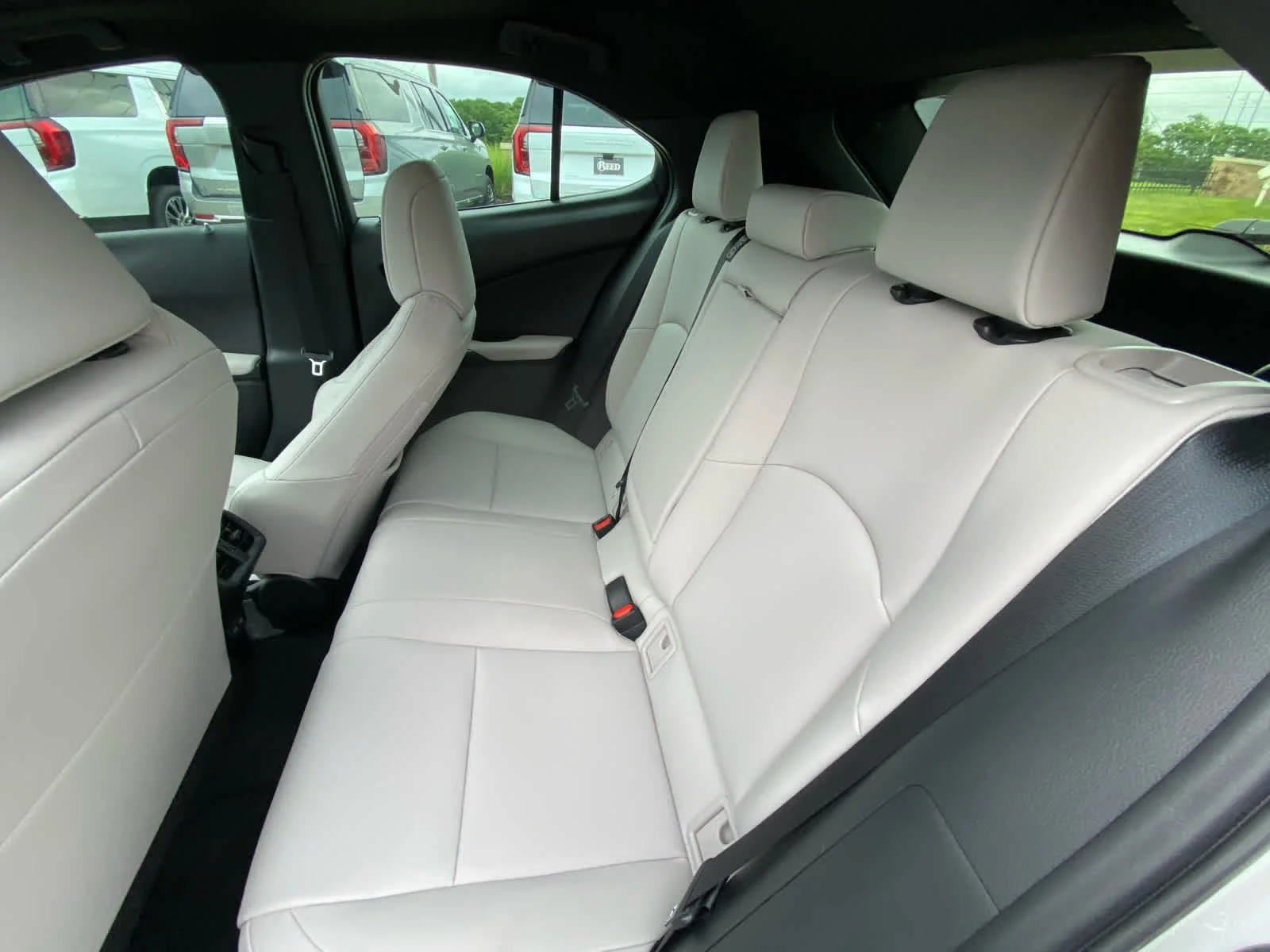 Used 2025  Lexus UX 300h image 22