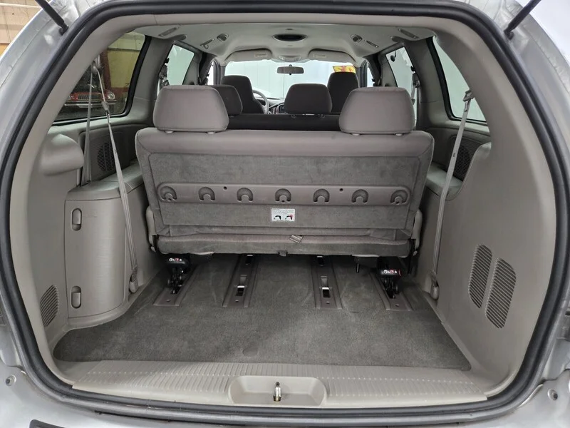 Used 2003 Silver Chrysler LX image 10