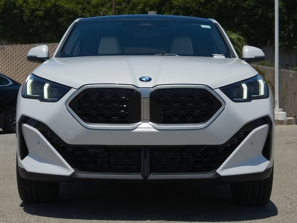 New 2026 Mineral White Metallic BMW xDrive28i image 2