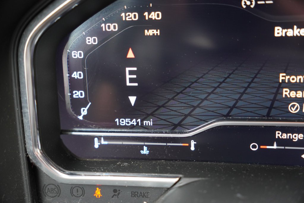 Used 2024 White GMC Denali image 9