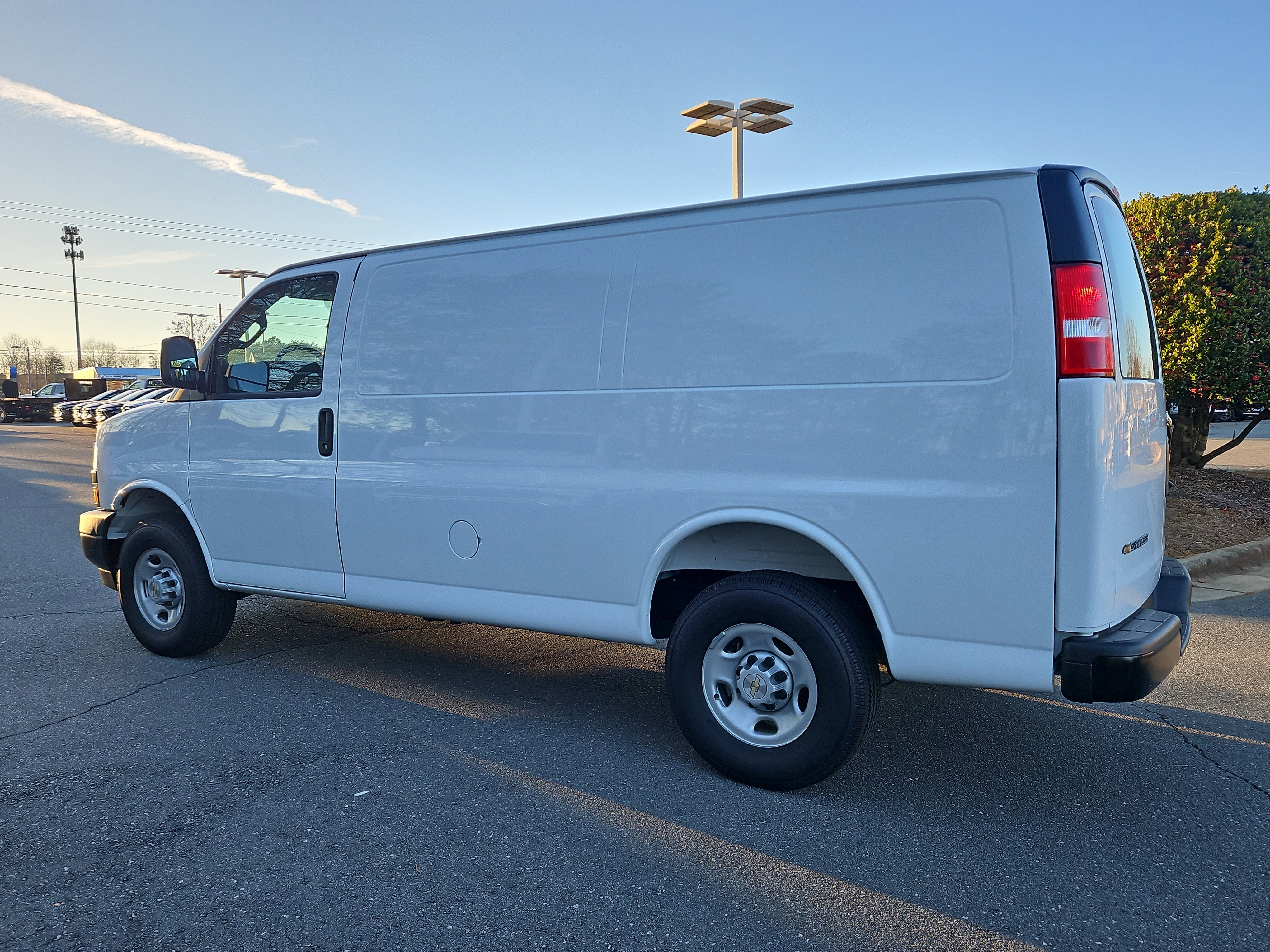 New 2025 Summit White Chevrolet WT image 3