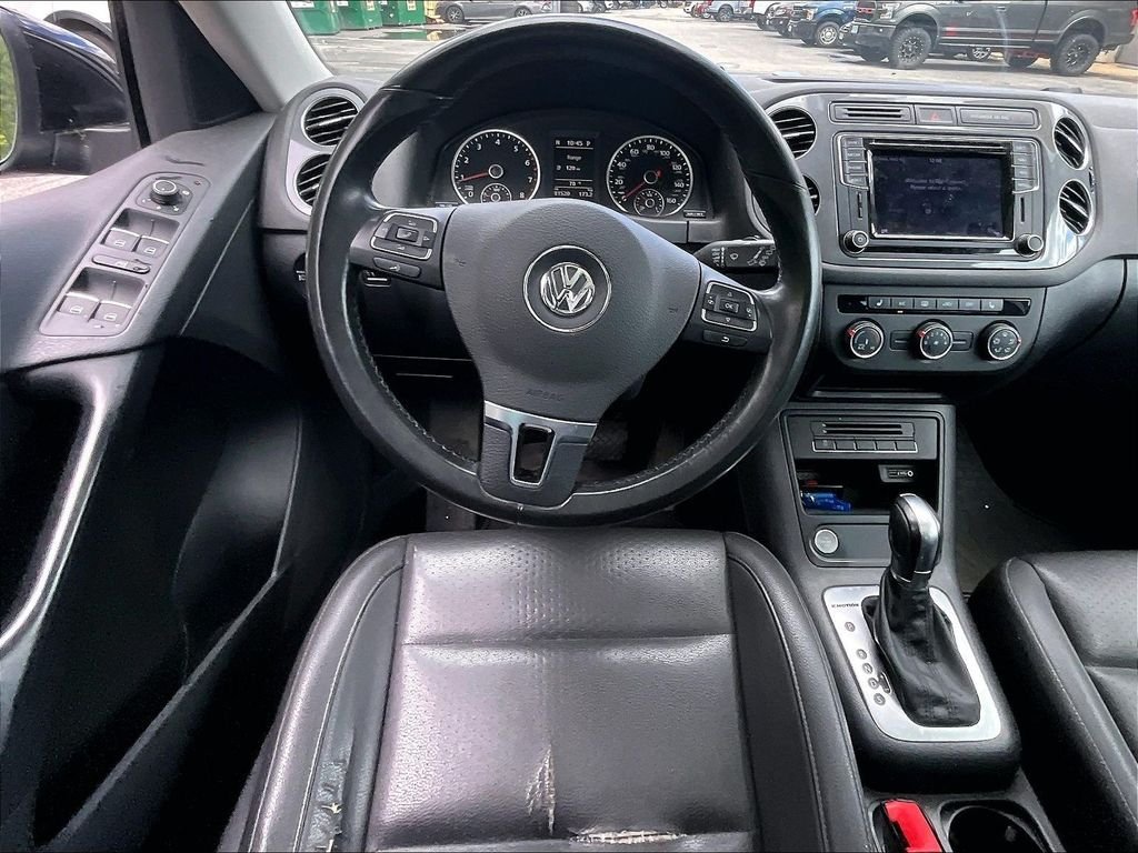 Used 2016 Black Volkswagen SE image 17
