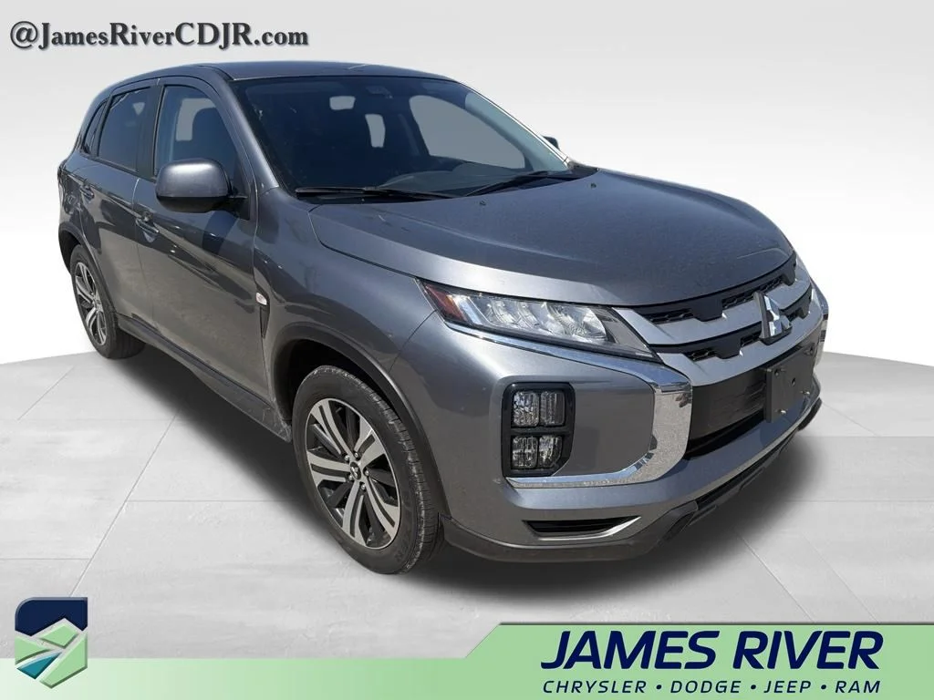 Used 2025 Silver Mitsubishi 2.0 ES image 4