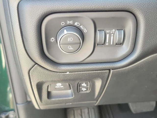 New 2026 Serrano-Green Metallic Exterior Paint RAM Laramie image 23
