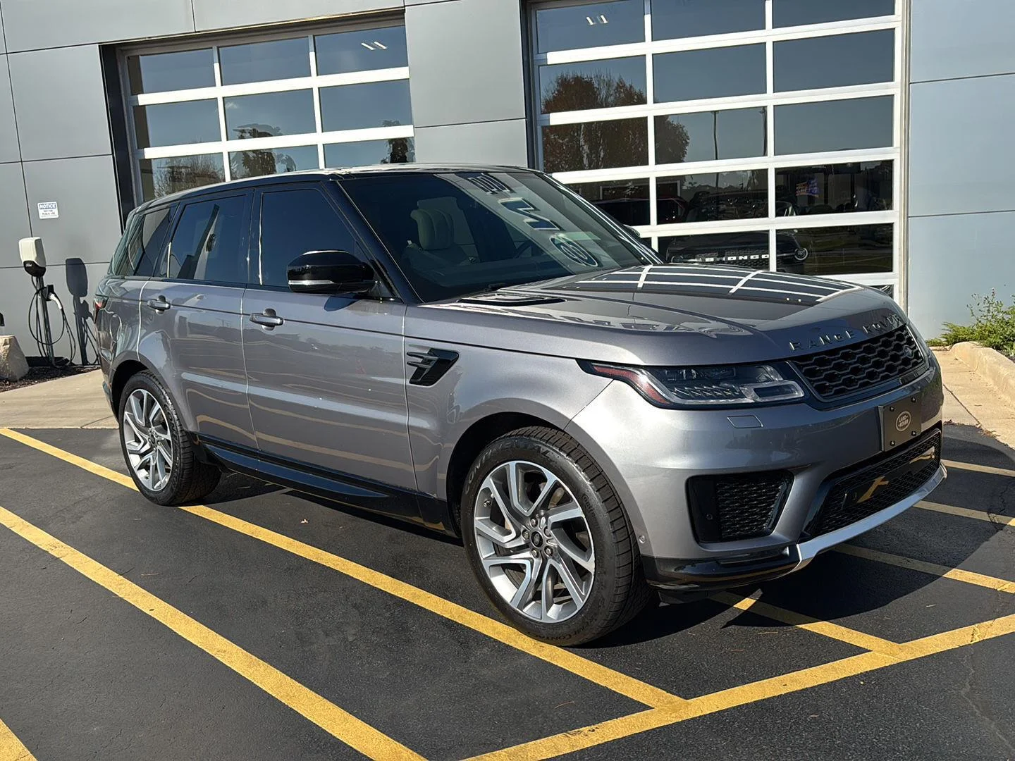 Used 2021 Eiger Grey Land Rover HSE Silver Edition image 2