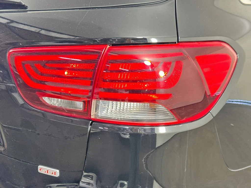 Used 2019 Black Kia L image 31