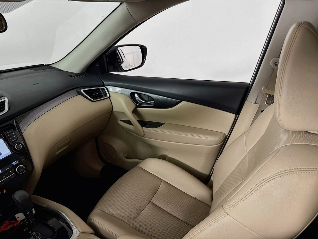 Used 2016 Pearl White Nissan SL image 25