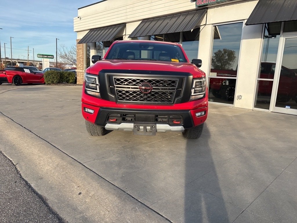 2024 Nissan Titan PRO-4X photo 3