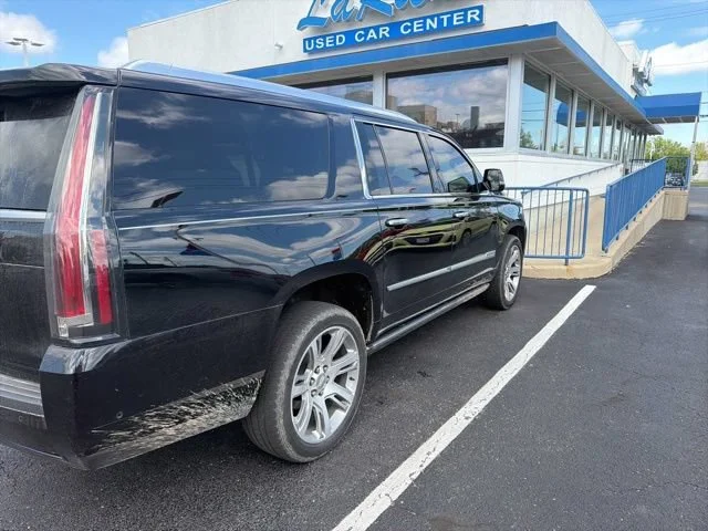 Certified Used 2019 BLACK RAVEN Cadillac Premium Luxury image 4