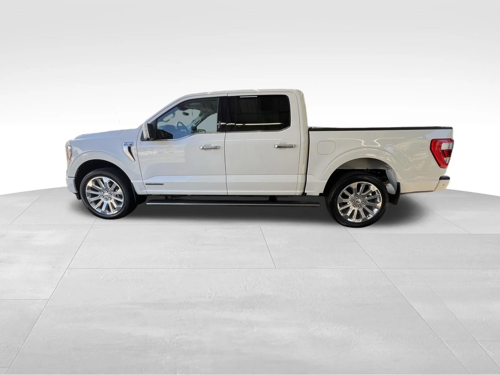 Used 2023 White Ford Limited image 10