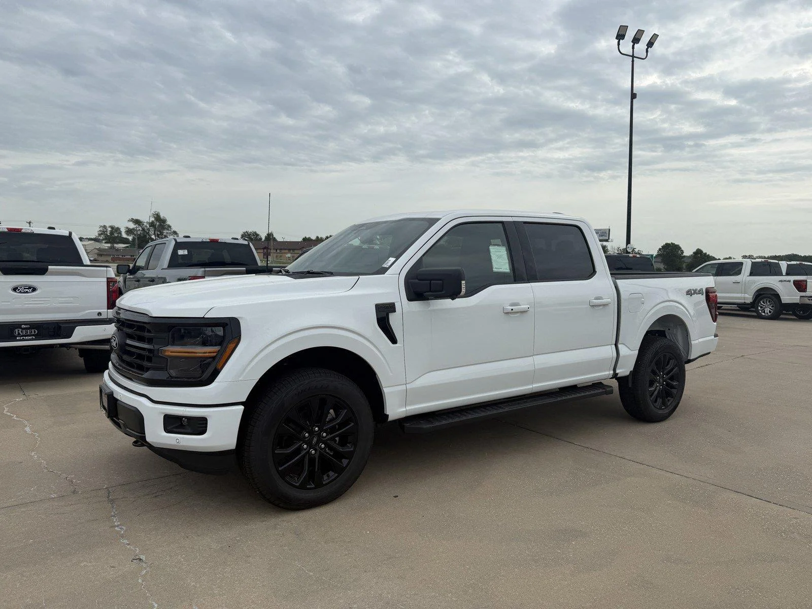 New 2026 Oxford White Ford XLT image 4