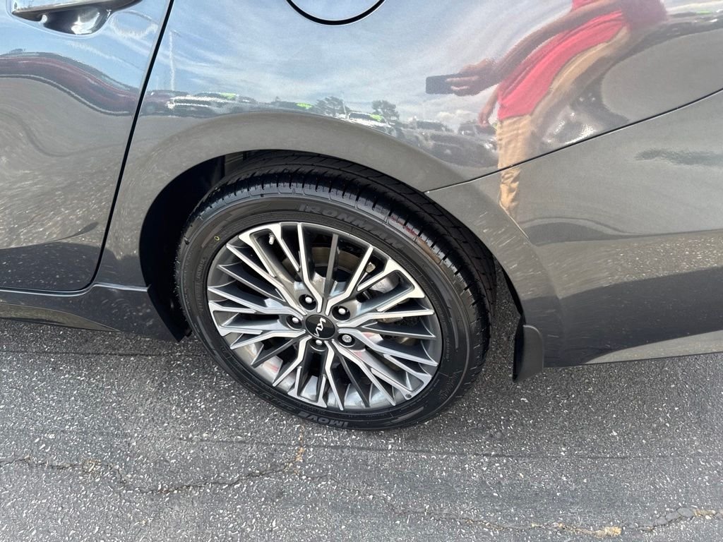 Used 2023 Gray Kia GT-Line image 7