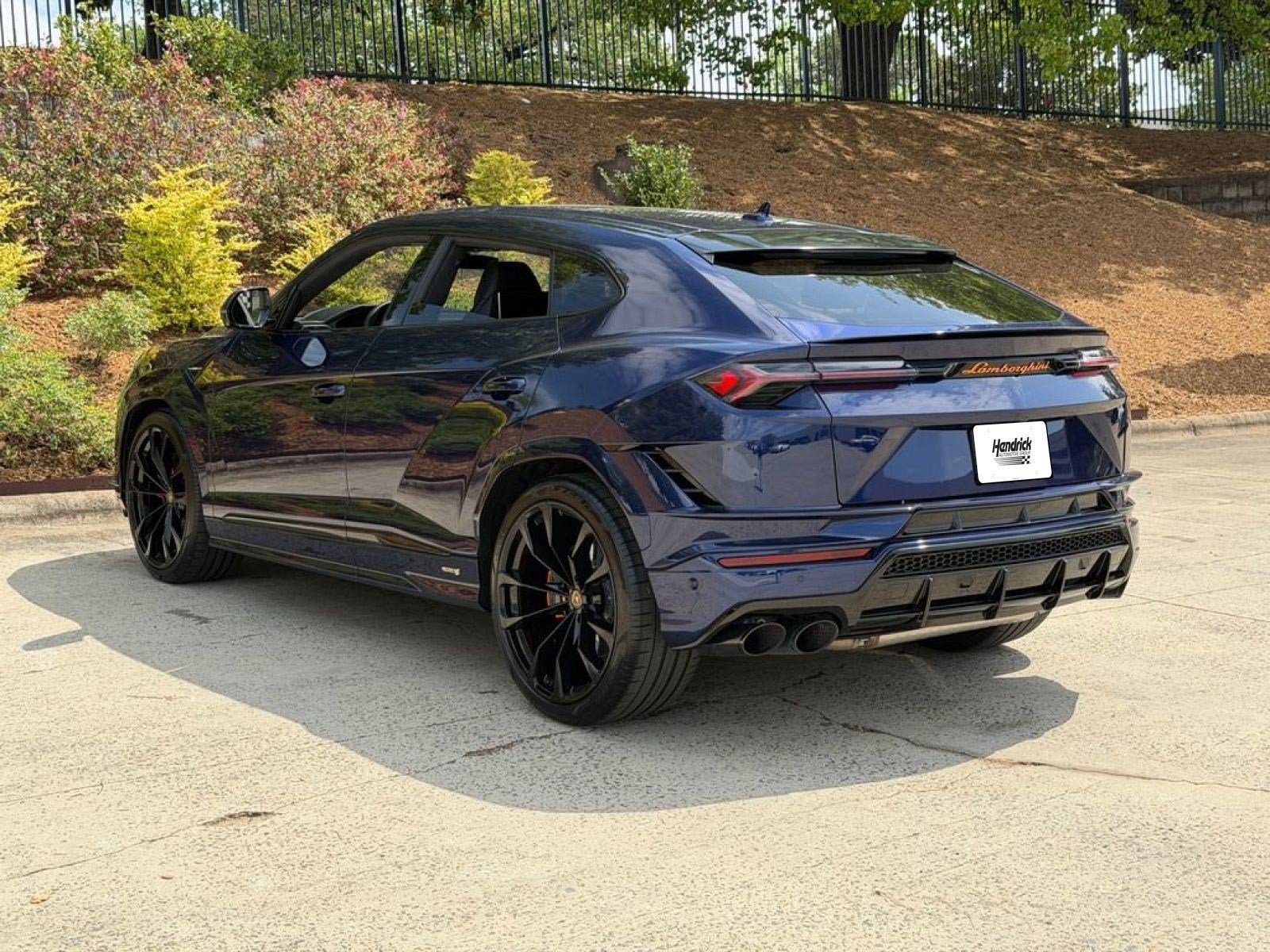 Used 2023 Blu Astraeus Metallic Lamborghini S image 6
