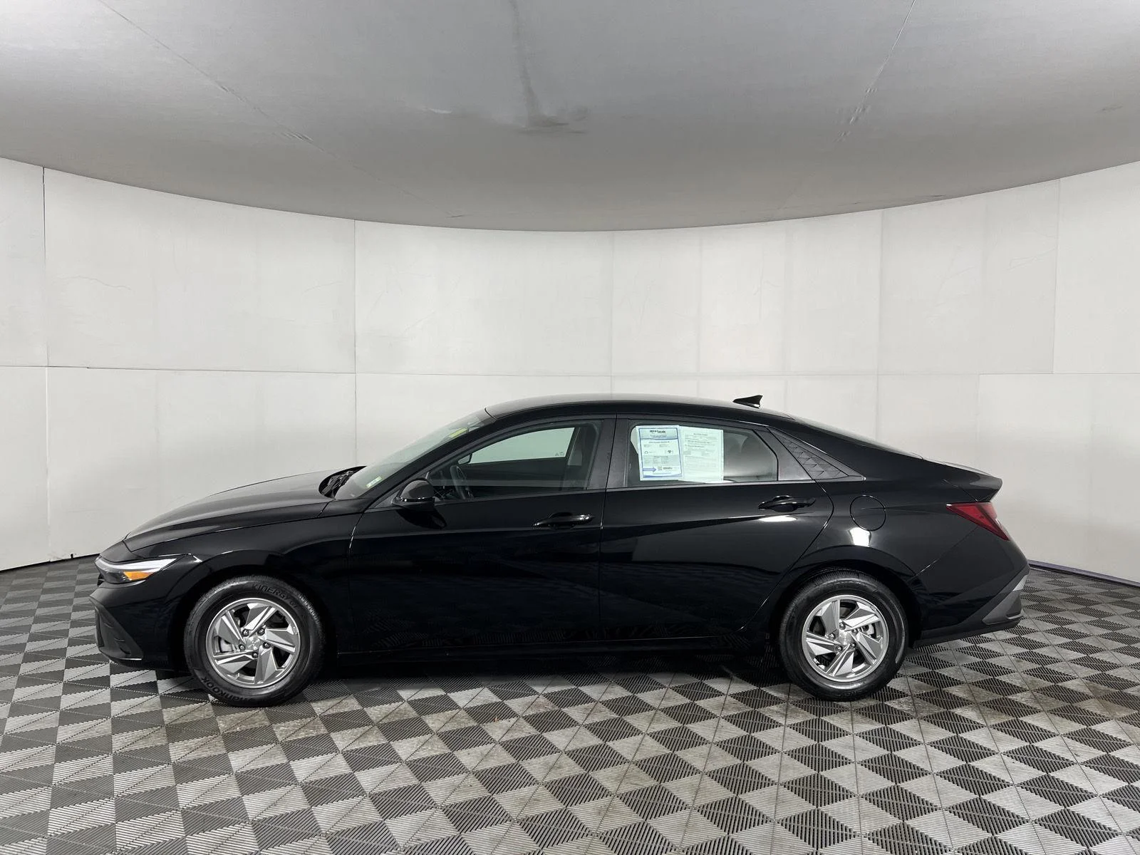 Used 2026 Abyss Black Hyundai SE image 18