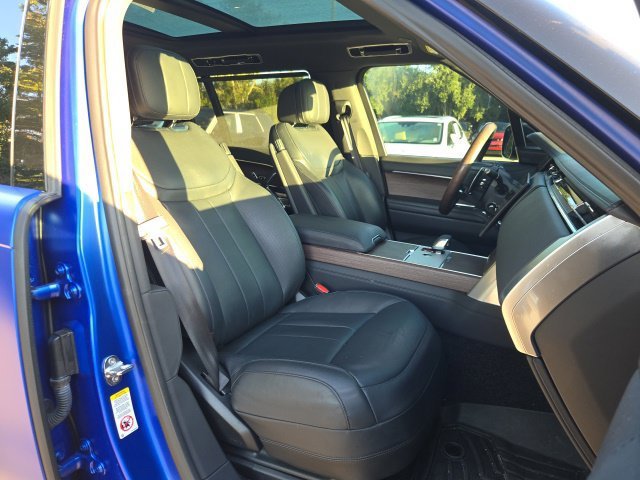 Used 2025 Velocity Blue SV Bespoke Ultra Metallic Satin Land Rover SE image 15