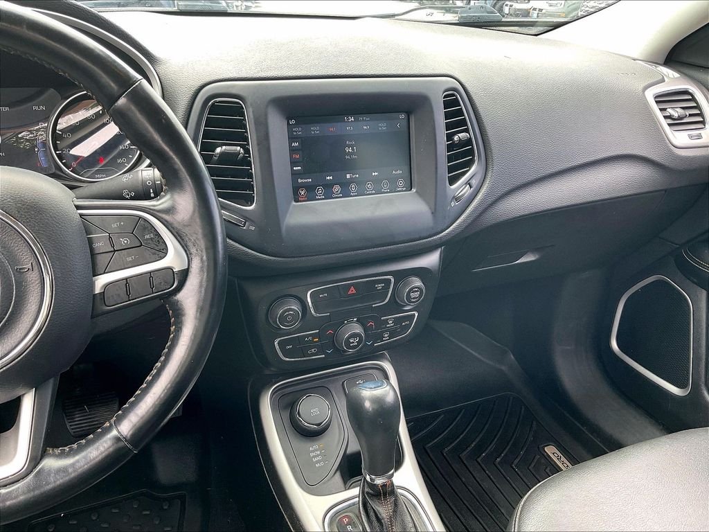 Used 2021 Jazz Blue Pearlcoat Jeep Latitude image 17