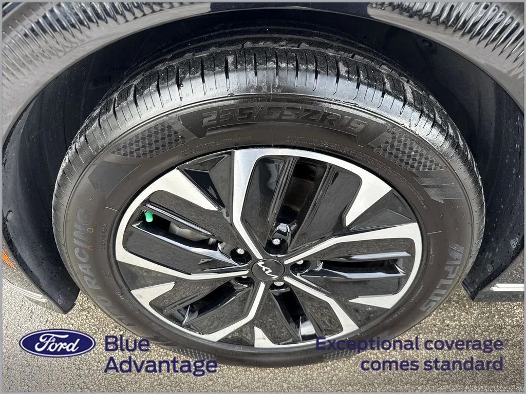 Certified Used 2023 Black Kia Wind image 12