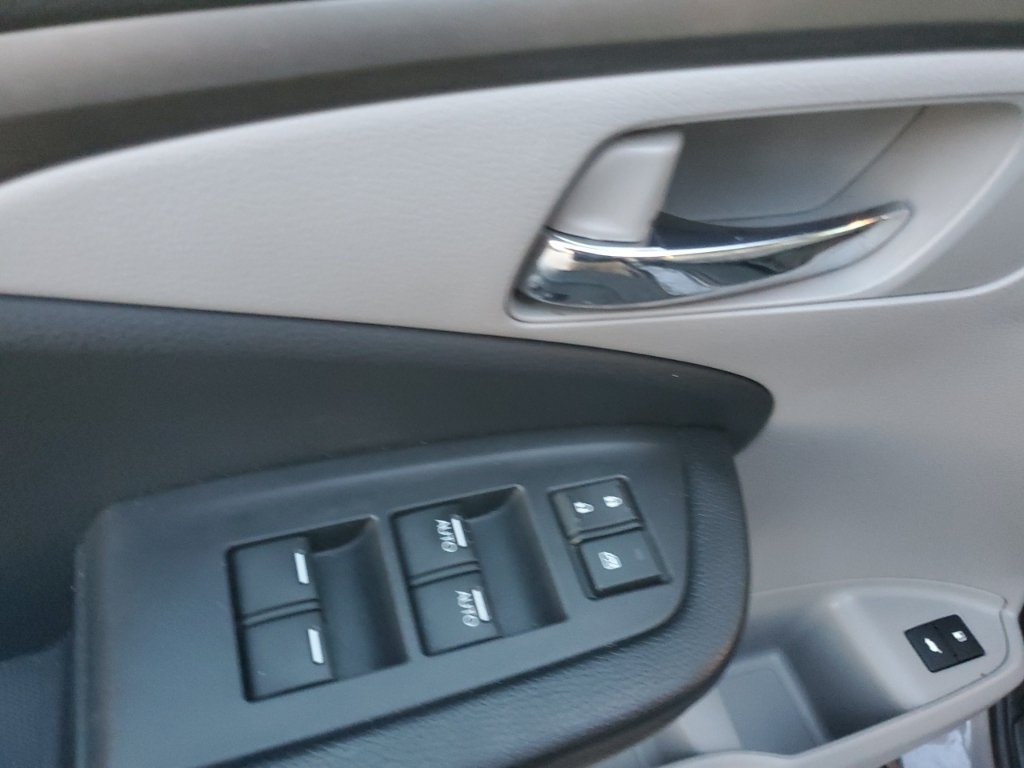 Used 2018 Gray Honda EX-L image 15