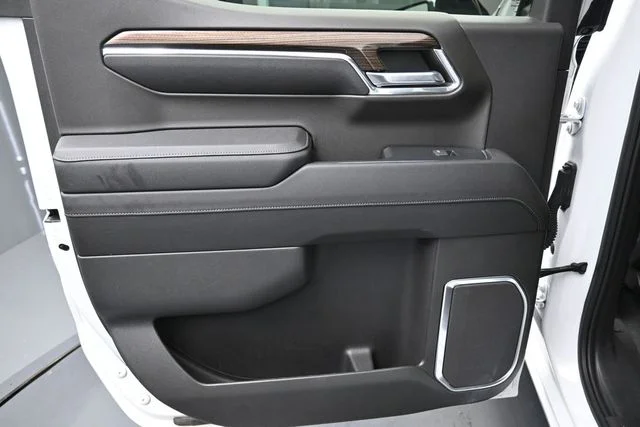 Used 2023 White Chevrolet LT image 9