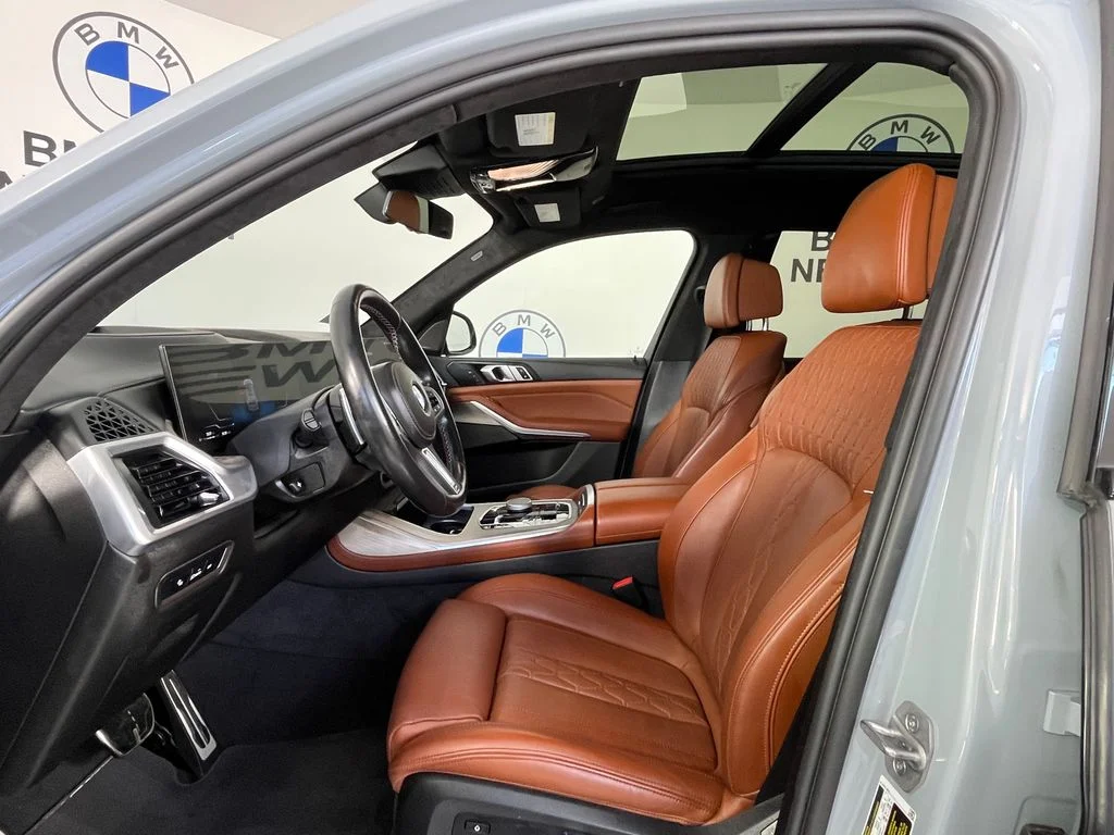 Used 2024 Gray BMW M60i image 21