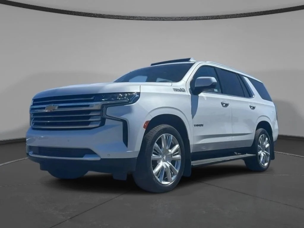 Used 2021 Iridescent Pearl Tricoat Chevrolet High Country image 4