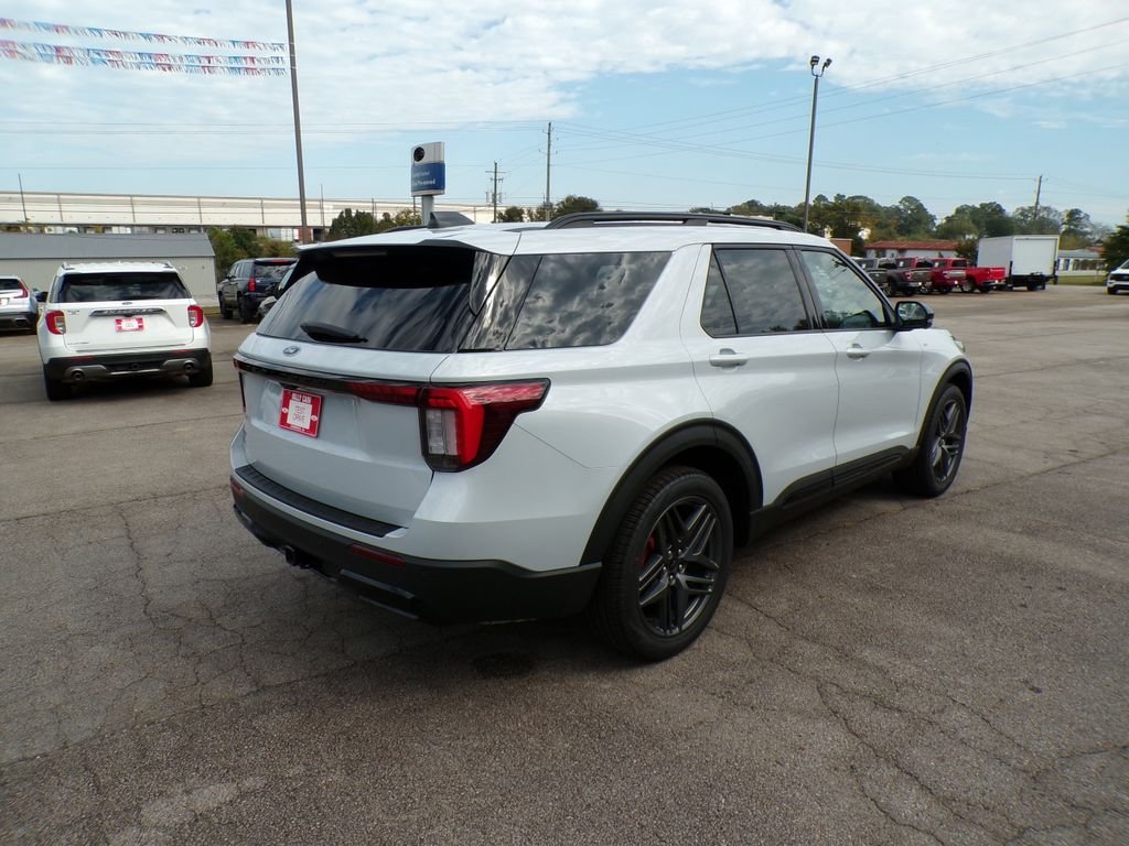 New 2026 Space White Metallic Ford ST-Line image 7