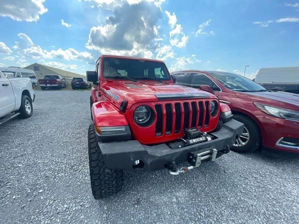 Used 2018 Red Jeep Unlimited Sahara image 6