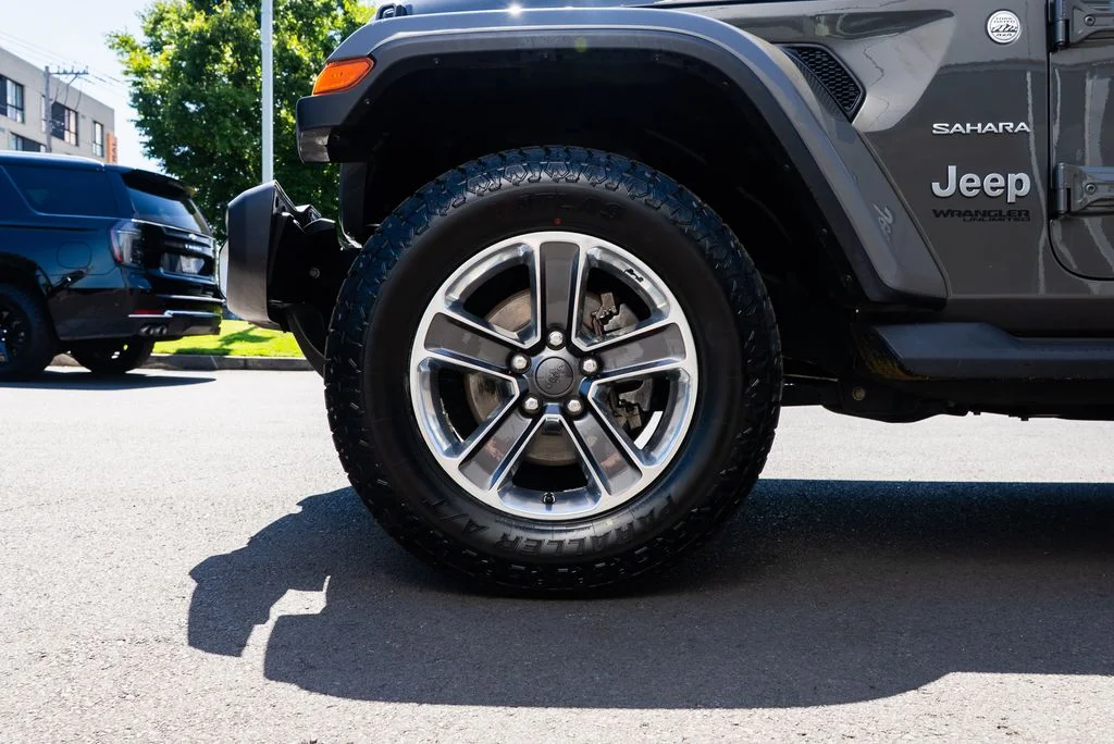 Used 2021 Gray Jeep Unlimited Sahara image 7
