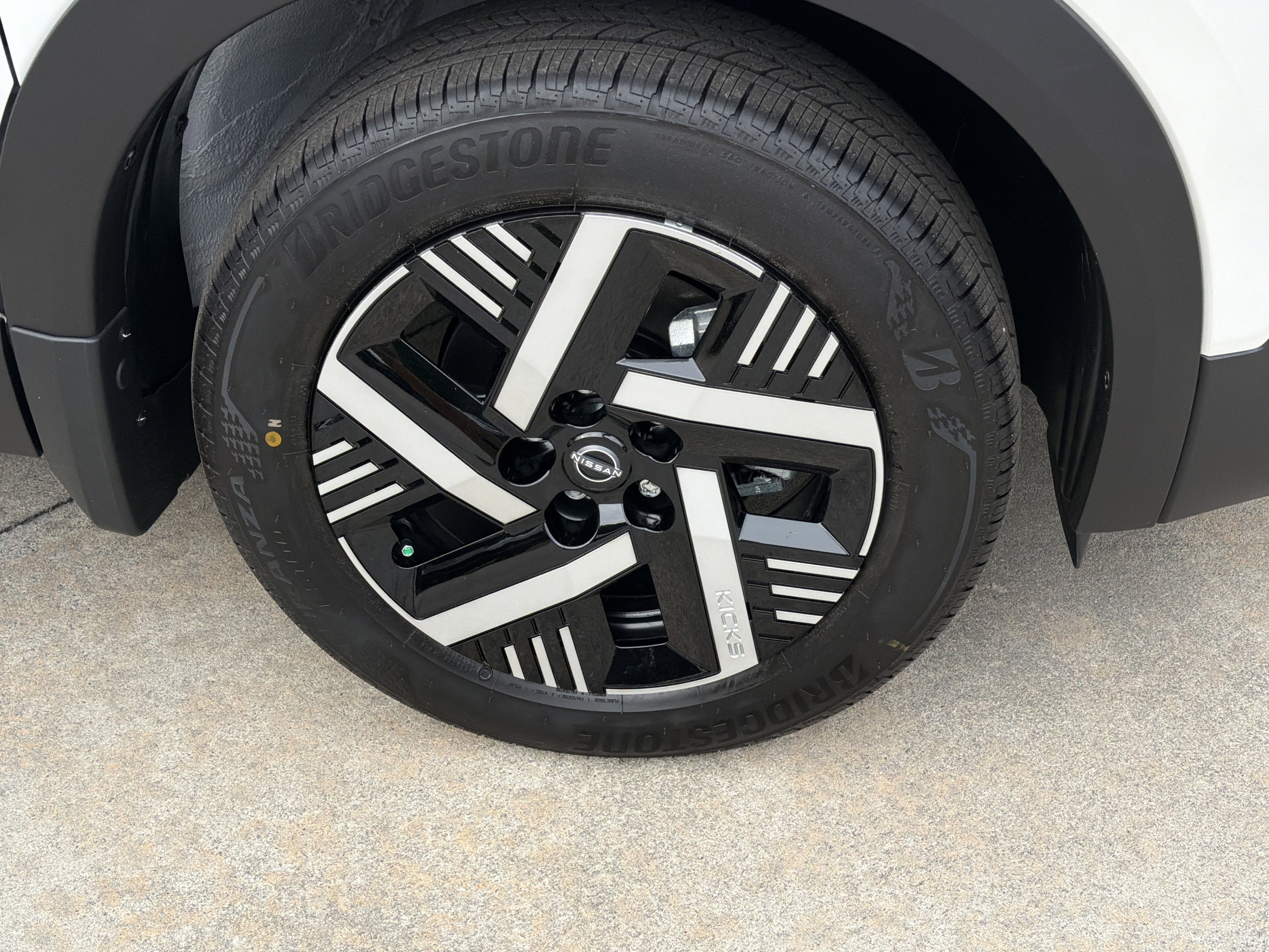 New 2026 Aspen White Tricoat/Super Black Nissan SV image 13