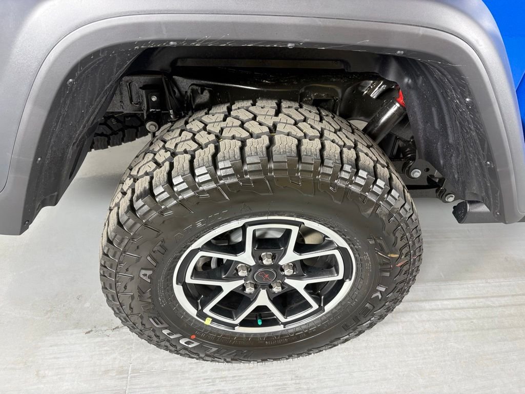 New 2026 Hydro Blue Pearl-Coat Exterior Paint Jeep Rubicon image 9