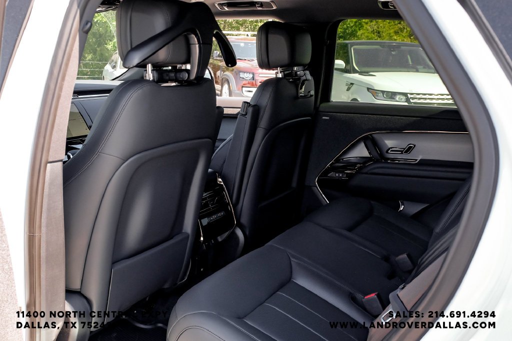 New 2026 Fuji White Land Rover Dynamic SE image 37