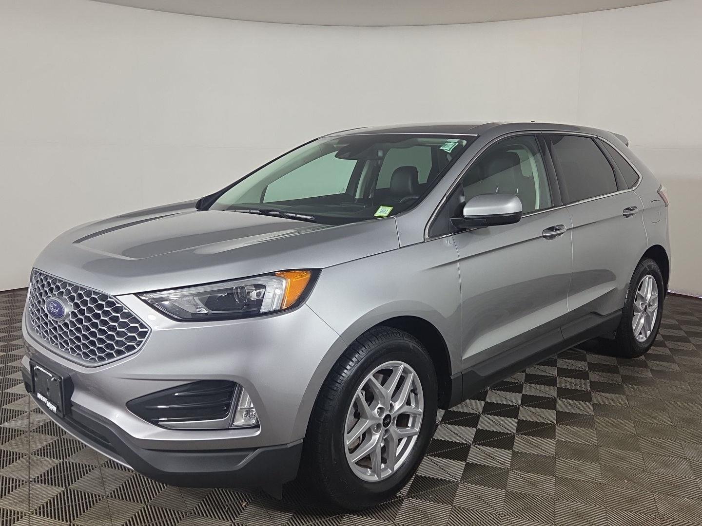 Used 2024 Iconic Silver Ford SEL image 28