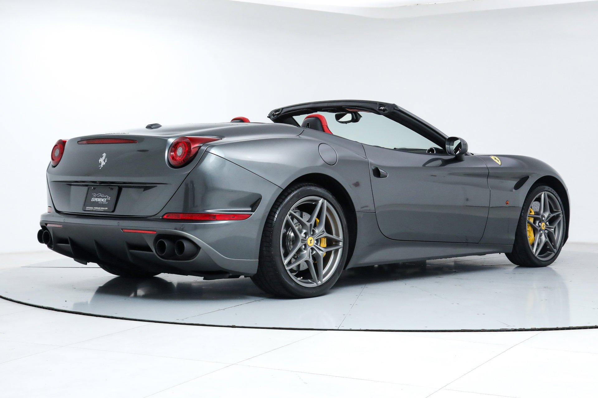 2017 Ferrari California T photo 3