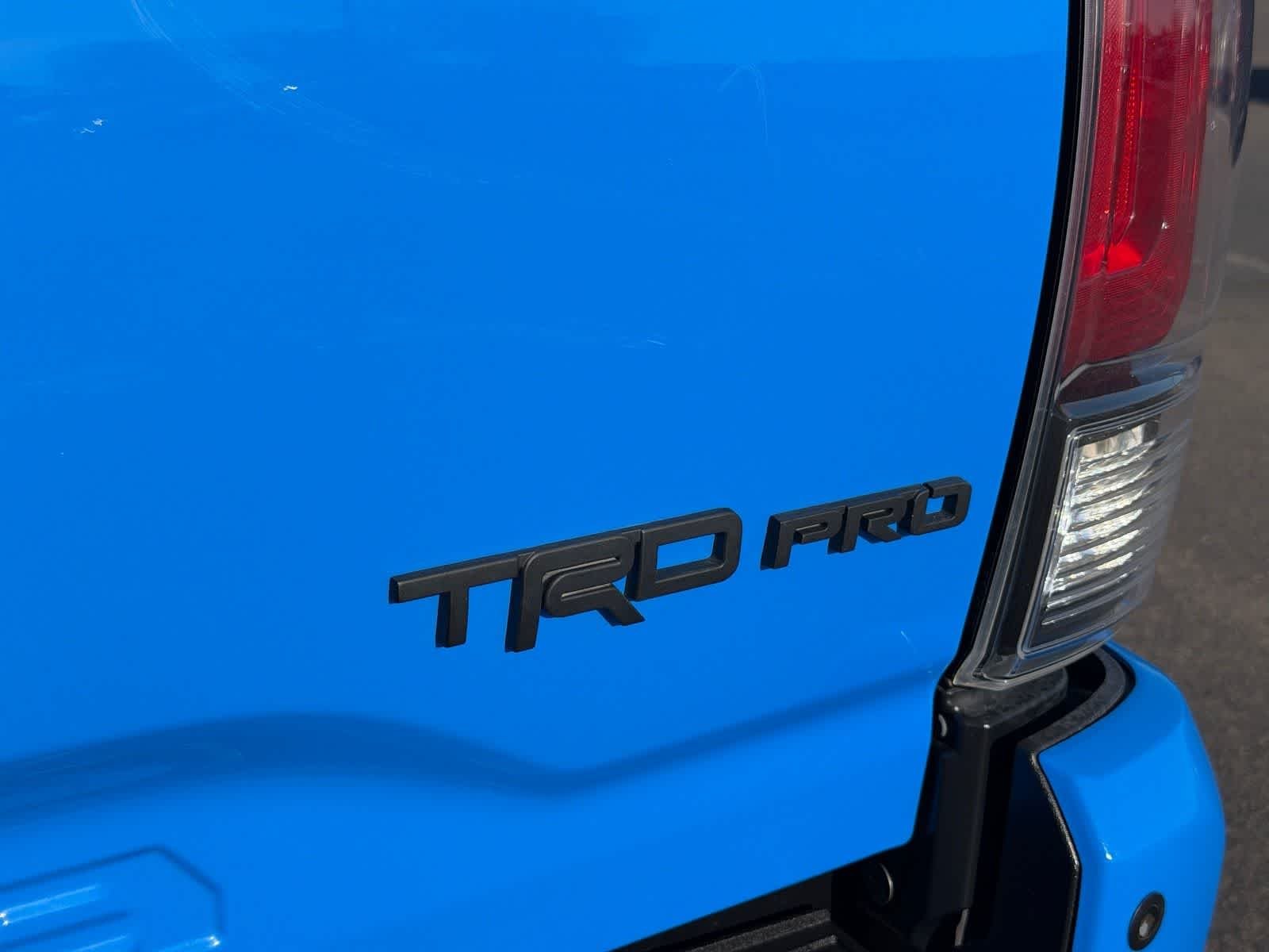 Used 2019 Midnight Black Metallic Toyota SR5 image 32