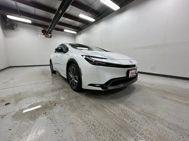 New 2026 Wind Chill Pearl <sup>1</sup> Toyota  XLE AWD image 2