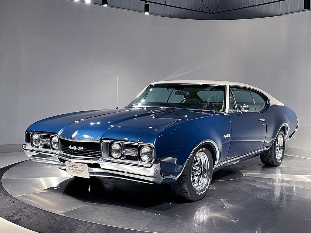 Used 1968  Oldsmobile Supreme image 2