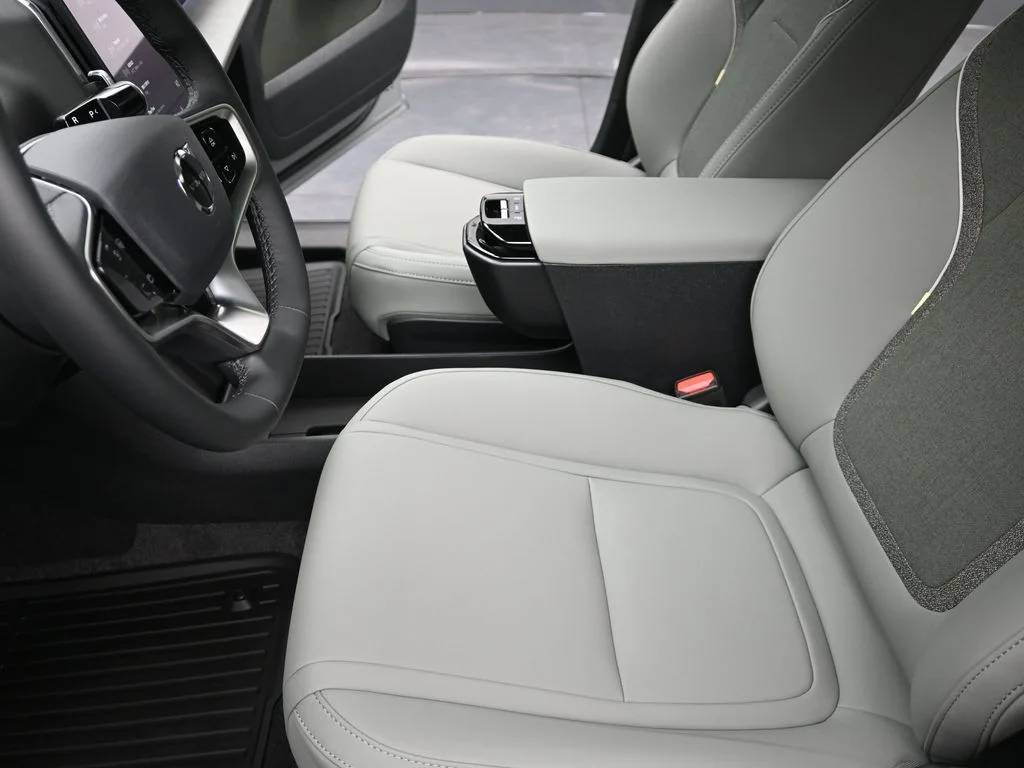 New 2026 Vapour Grey Volvo Twin Motor Cross Country Ultra image 13