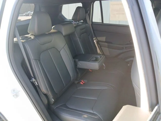 New 2026 Bright White Clear-Coat Exterior Paint Jeep Limited image 25