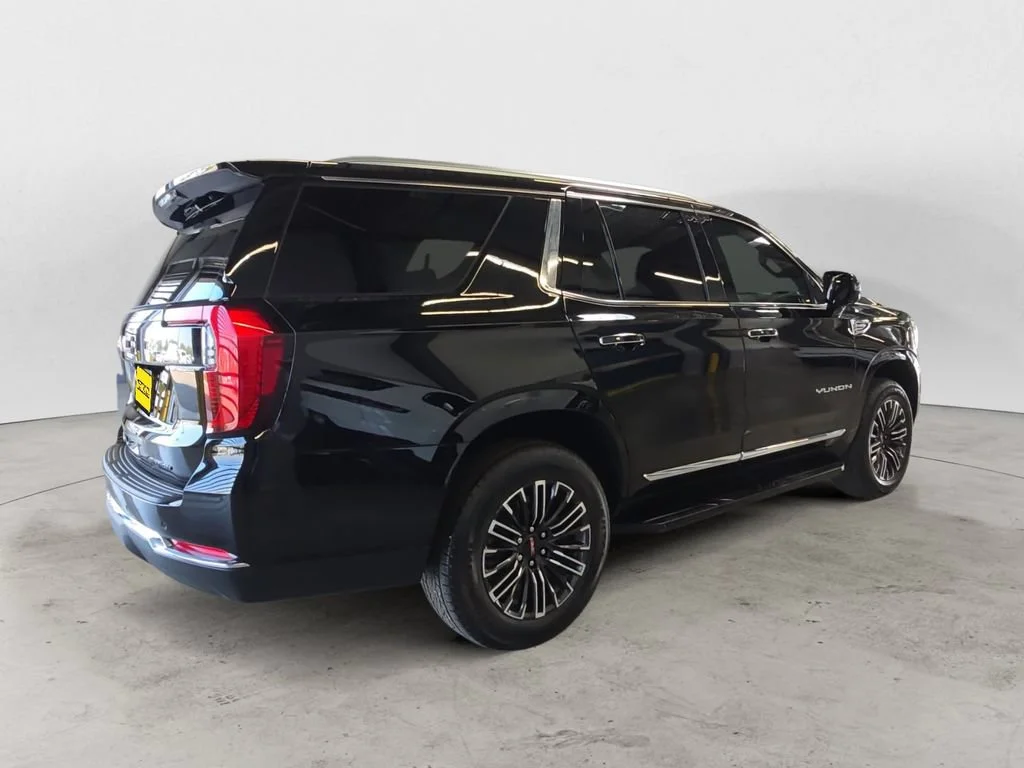 Certified Used 2025 Onyx Black GMC Elevation image 5
