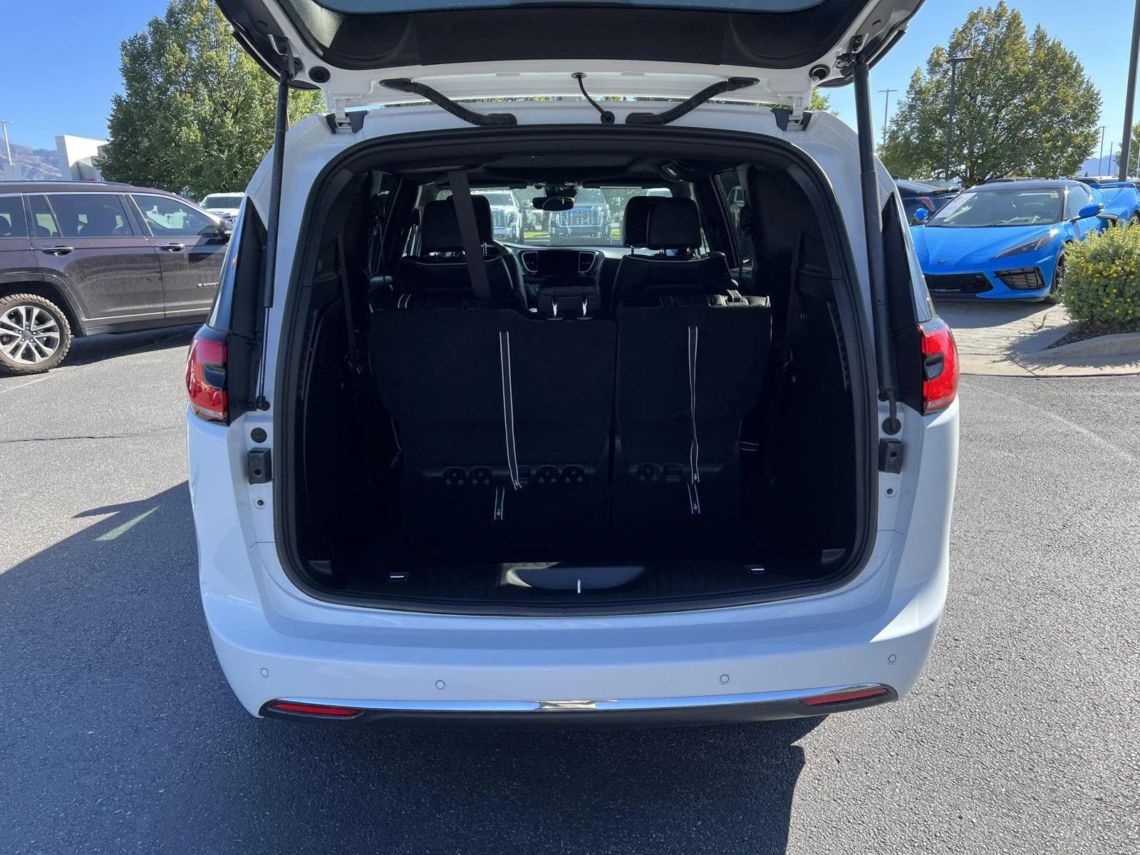 2026 Chrysler Pacifica Limited - Photo 14