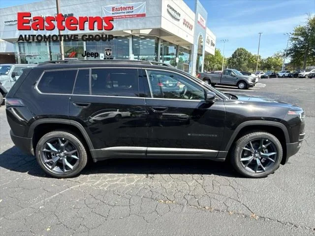 New 2026 Diamond Black Crystal Pearl-Coat Exterior Paint Jeep 85th Anniversary image 5