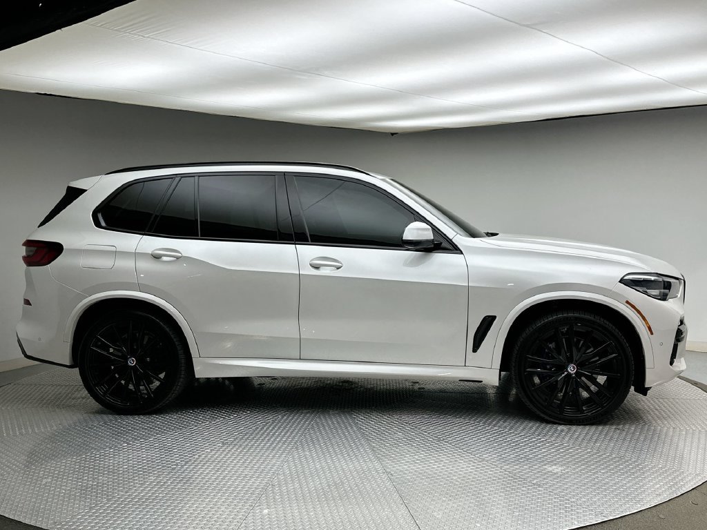 Used 2021 White Metallic BMW xDrive40i image 4