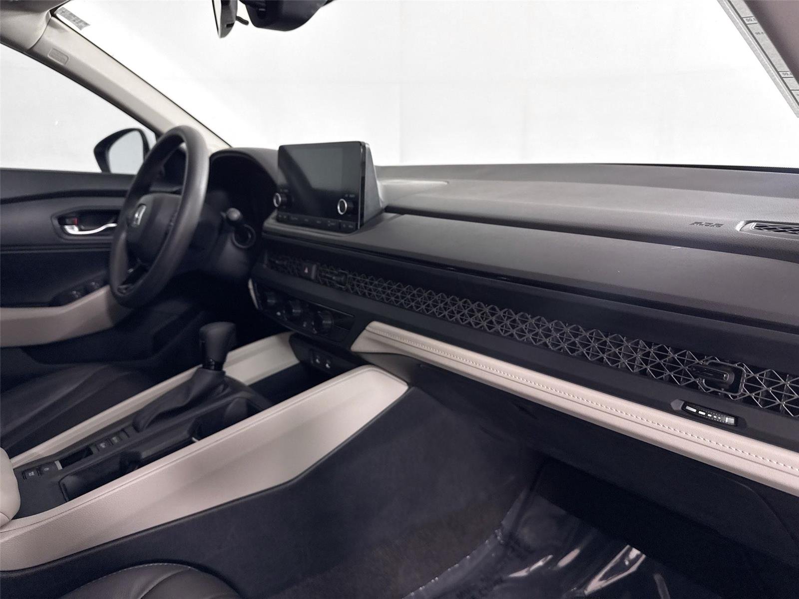 Used 2023 Platinum White Pearl Honda LX image 38