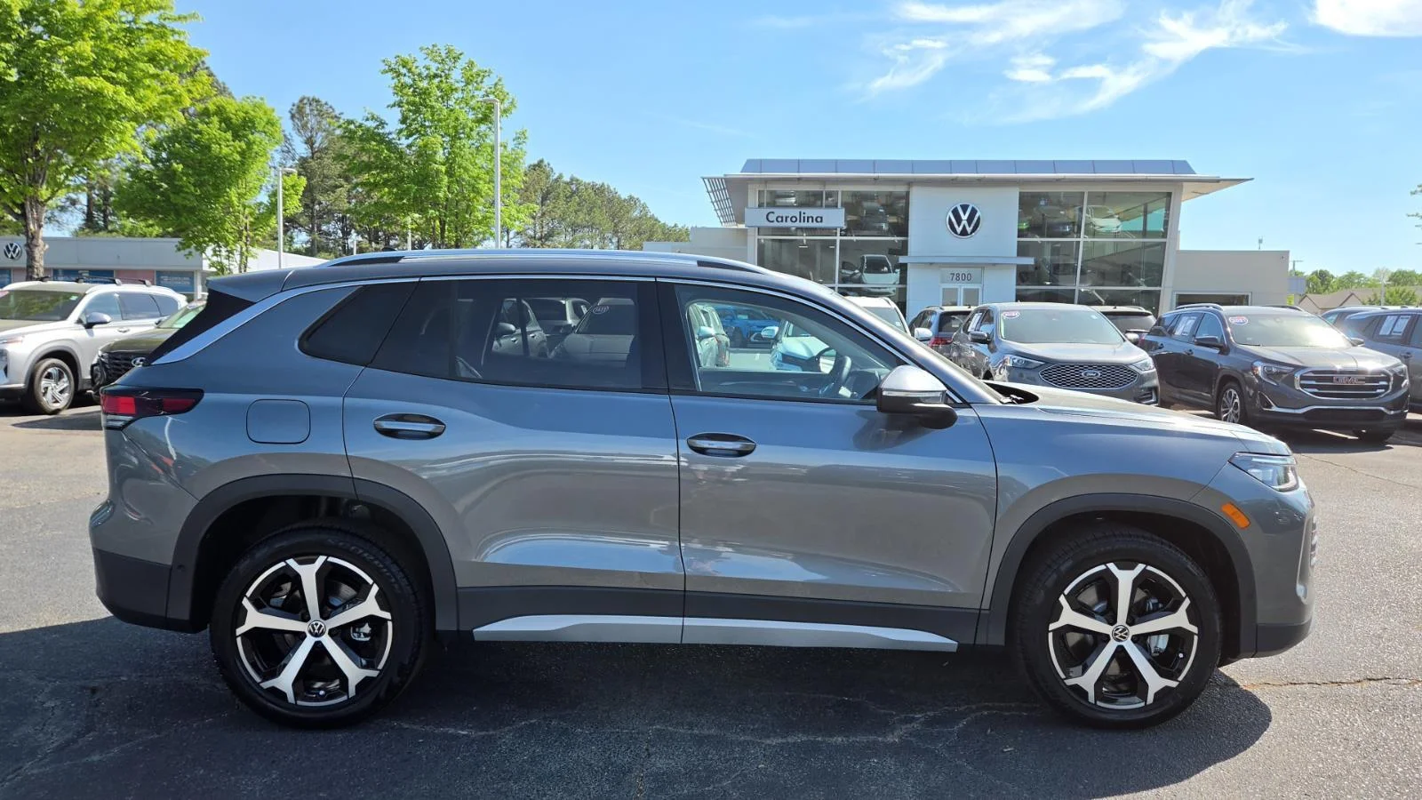 New 2026 Platinum Gray Metallic Volkswagen SE image 3