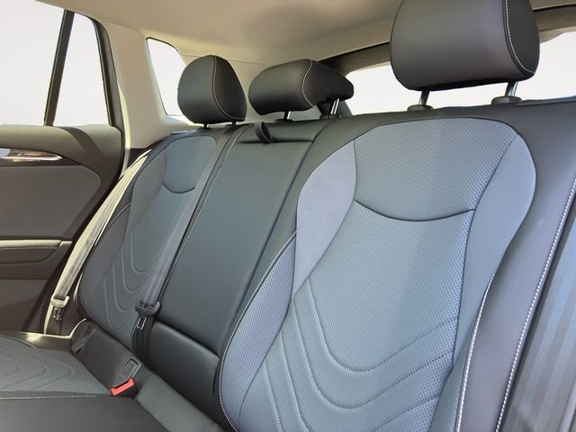 New 2025 Silver Volkswagen 2.0T SE image 13