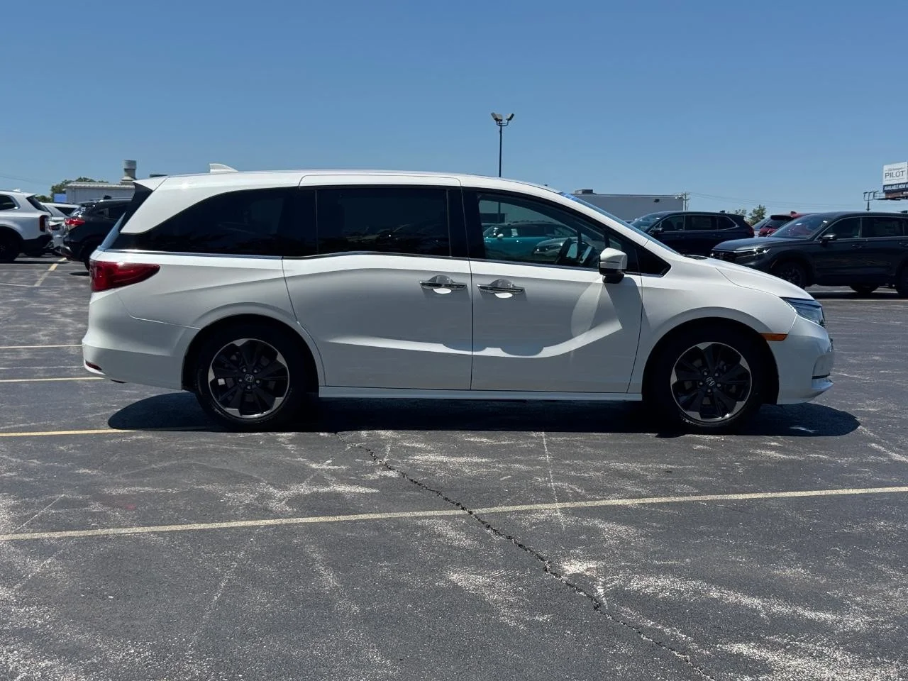 2024 Honda Odyssey Elite - Photo 3