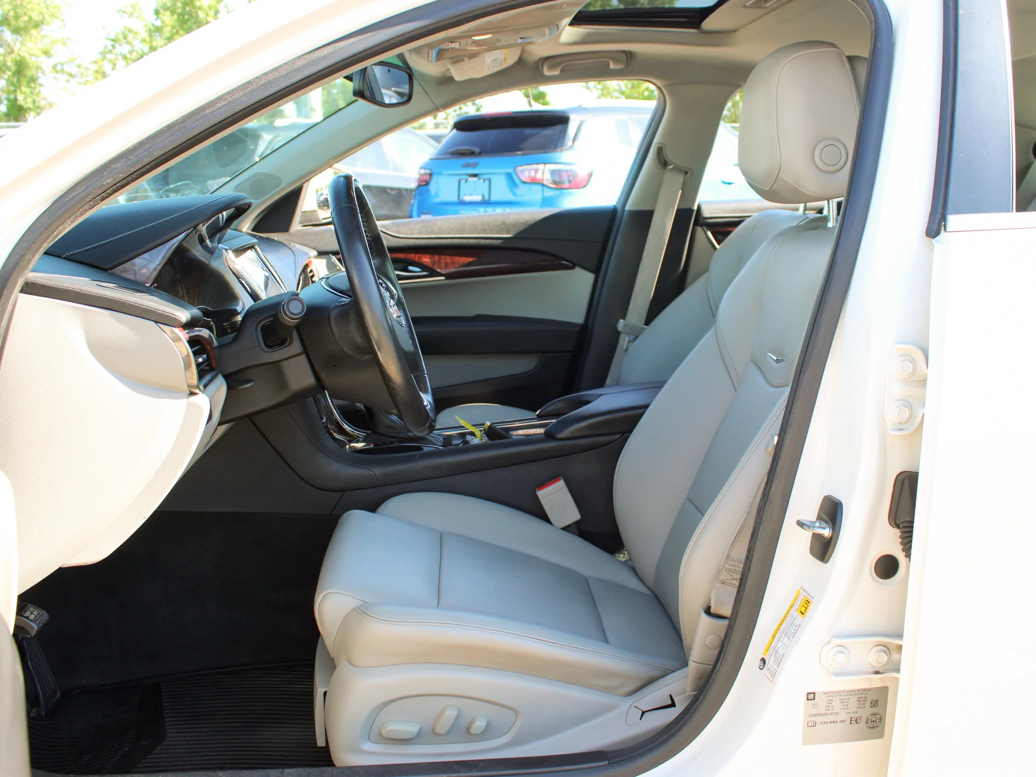 Used 2013 White Cadillac Luxury*No Accidents | Sunroof | BOSE | Heated Seats | Nav | Backup Camera | V6 | 321 HP image 3