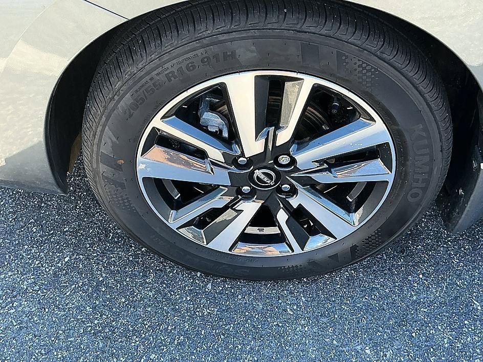 Used 2025 Gun Metallic Nissan SV image 8
